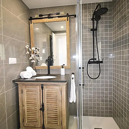 Apartment Our Penthouse With Jacuzzi Close To Paseo De Gracia Barcelona