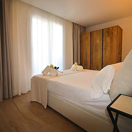 Apartment Our Penthouse With Jacuzzi Close To Paseo De Gracia