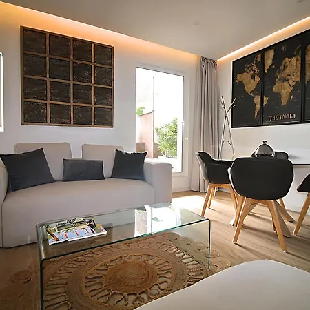 Apartment Our Penthouse With Jacuzzi Close To Paseo De Gracia Barcelona