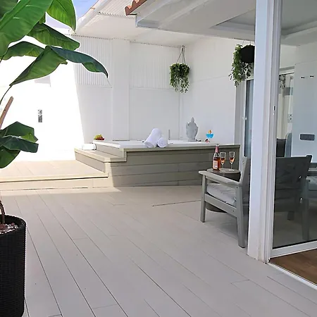 Apartment Our Penthouse With Jacuzzi Close To Paseo De Gracia Barcelona